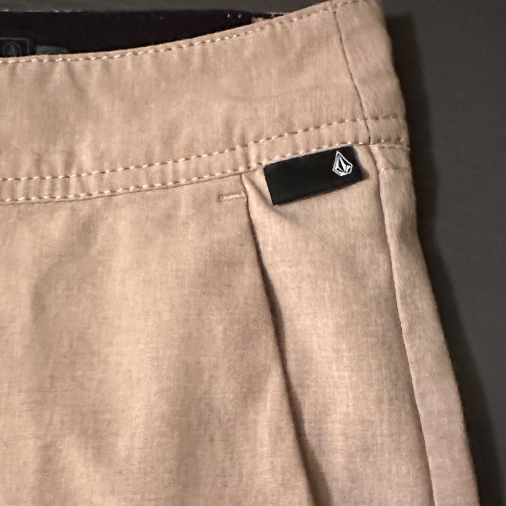 Volcom Men's Tan Shorts - Picture 2 of 5